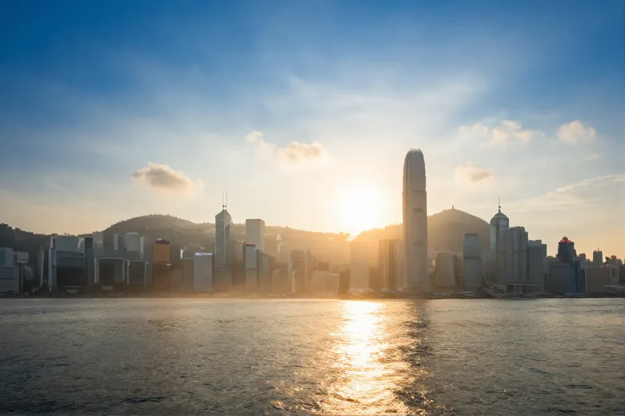红霞风暴逼近吕宋海峡 本港今明持续高温