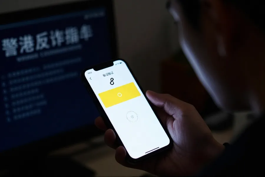 警方上水拘25岁男 车载伪基站发逾千条钓鱼短信