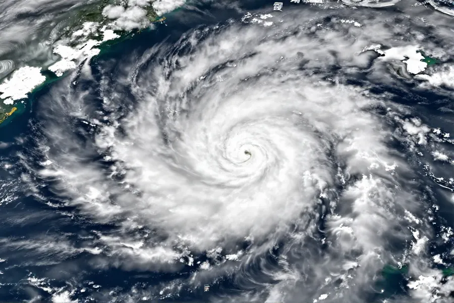强台风红霞登陆预警 广东沿海面临风雨考验