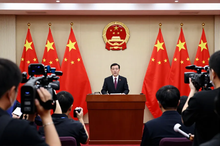中方严正警告日本右翼借AI篡改侵华史