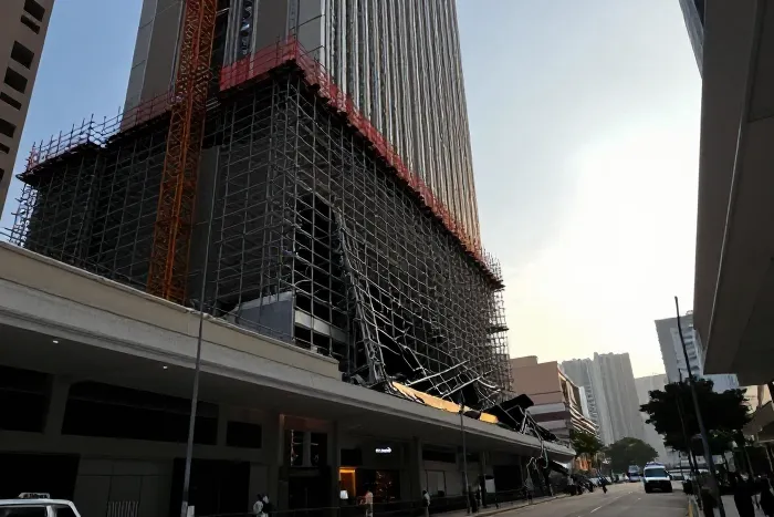 长沙湾工地棚架坍塌 现场封闭无伤亡
