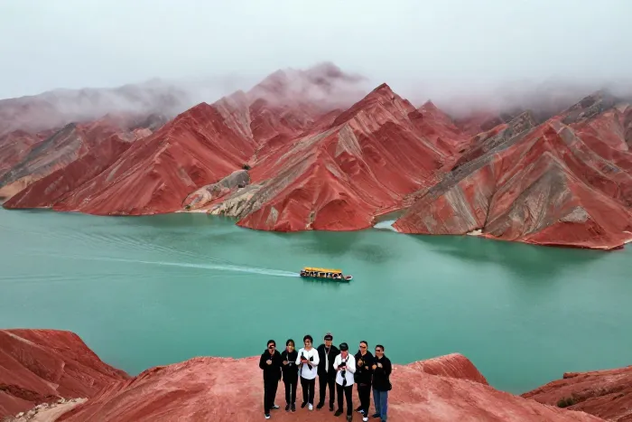 网络达人探访青海尖扎坎布拉地质公园