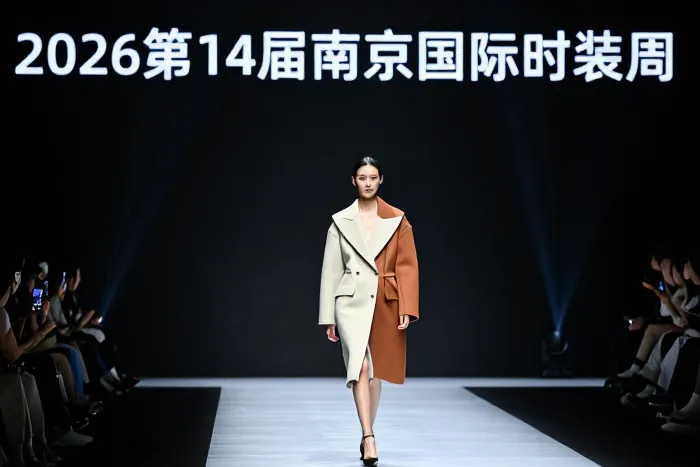 南京国际时装周夏秋系列T台秀
