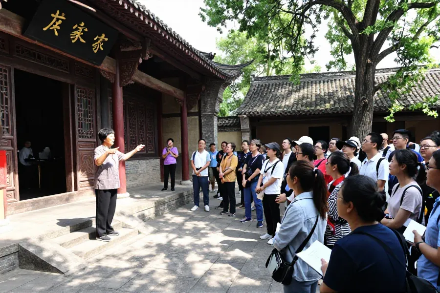 大别山深处义务讲党史 92载记忆成实景课堂