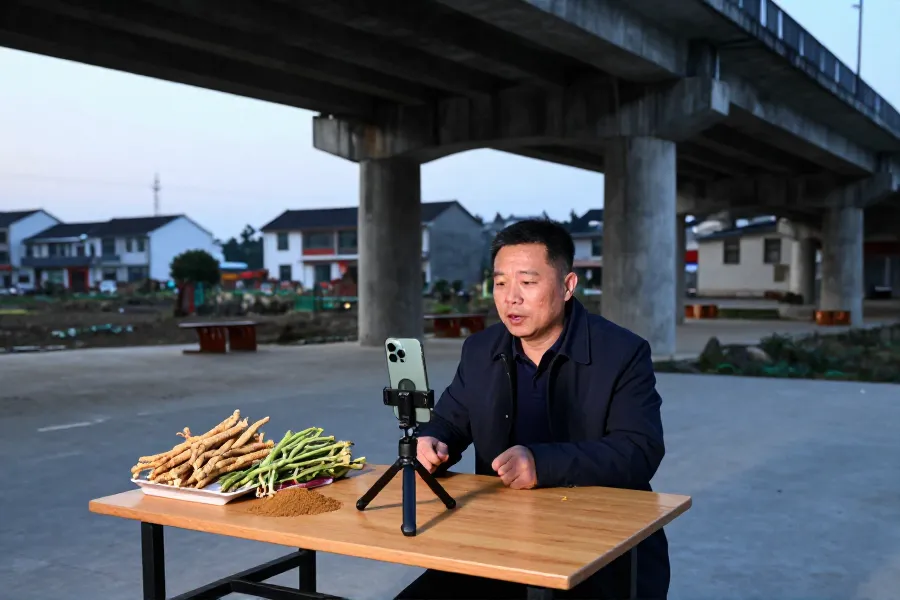 村支书直播带货助农增收