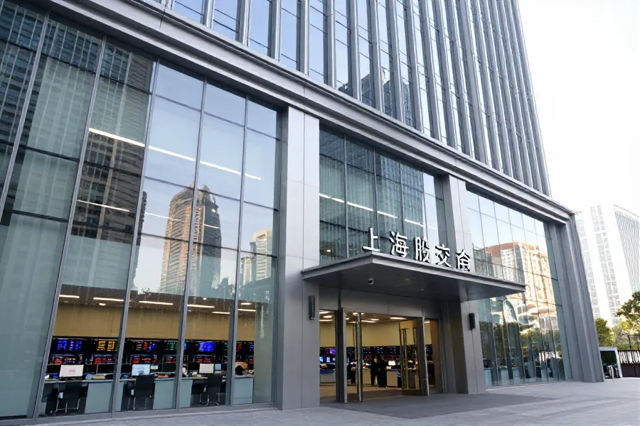 A股半日行情：深市与创业板指数承压下行