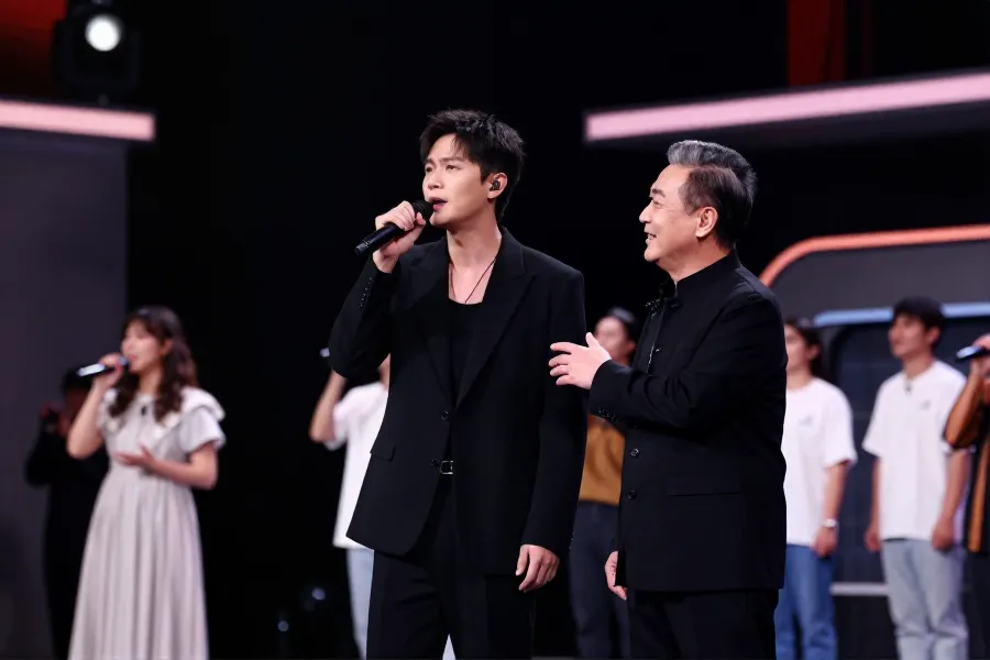 《中年好声音4》改编之夜：周志康深情演绎获范振锋力挺，众选手风格各异引热议