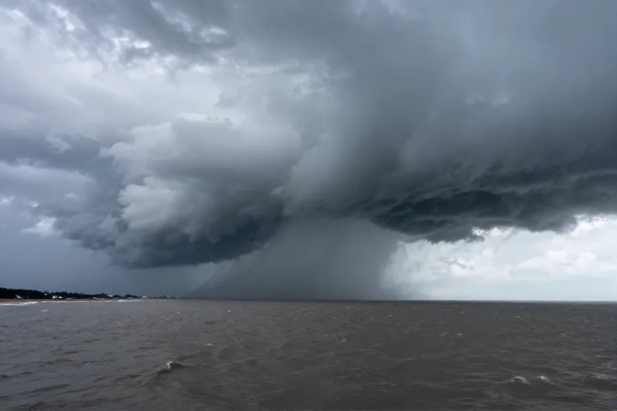 台风白海豚逼近华东沿海，浙闽两省面临强风暴雨考验