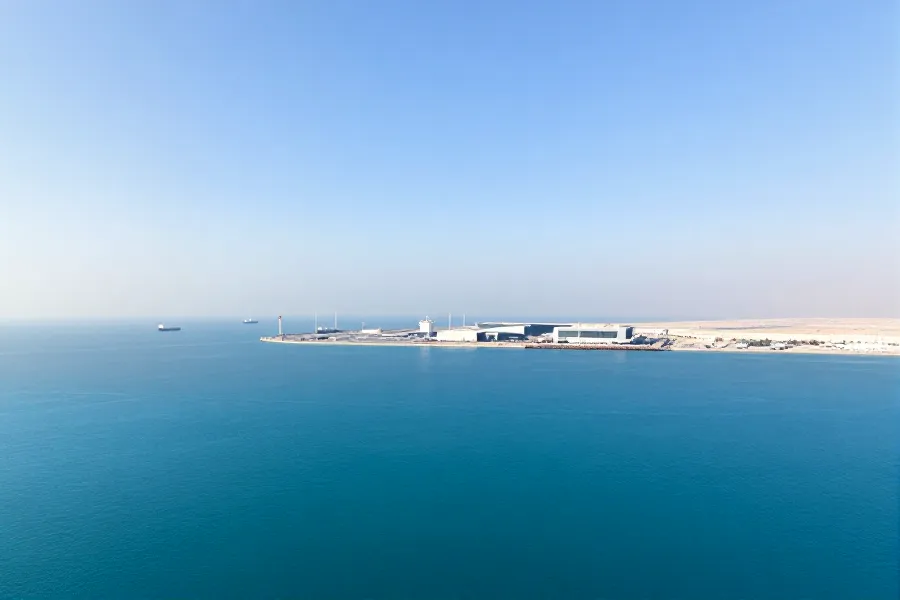 美伊航运僵局或破：霍尔木兹海峡临时协议临近敲定