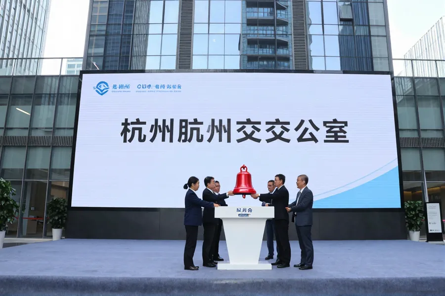 宇树科技150.8元/股敲钟：60亿募资背后的估值博弈与造富效应