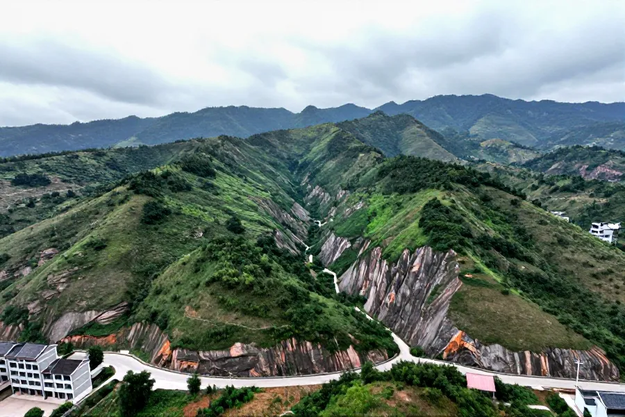 深度解析：四川高县5.5级地震为何余震不断？专家揭秘地质成因与安全指南