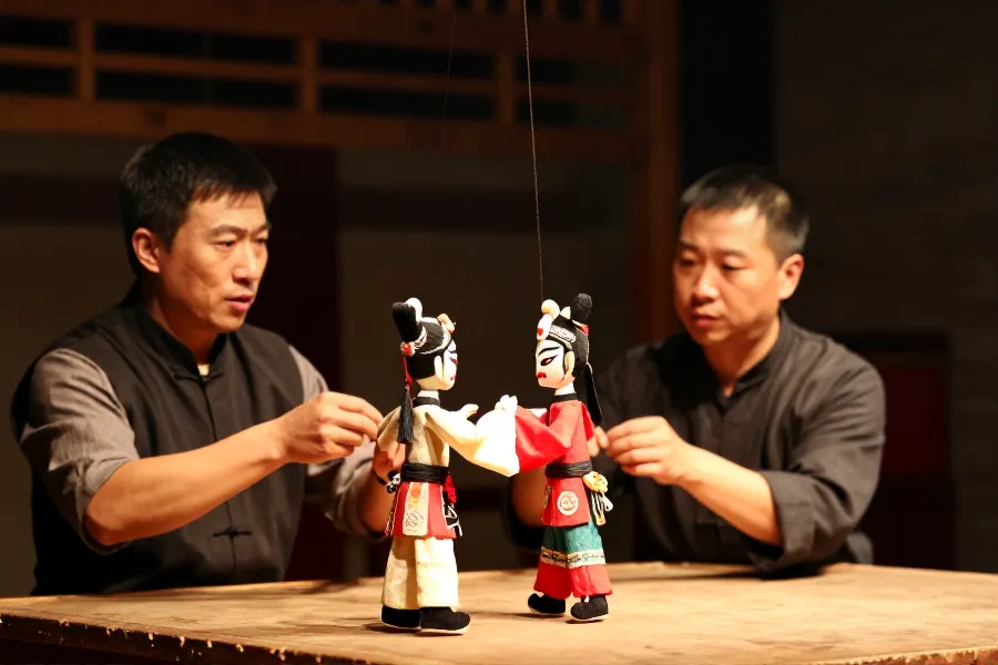 山西木偶皮影戏：南北艺人同台演出