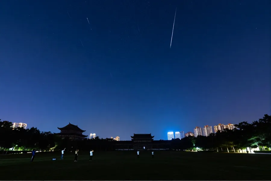 广州发布观星指南：8月中旬共赏英仙座流星雨与行星奇观