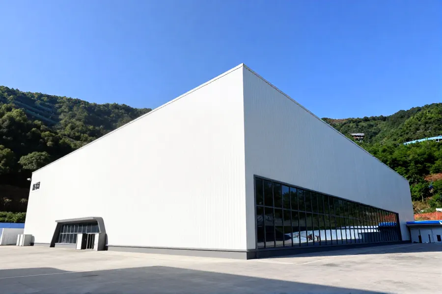 冰雪经济“南热北冷”格局逆转：南方室内雪场如何引爆夏日消费新引擎？