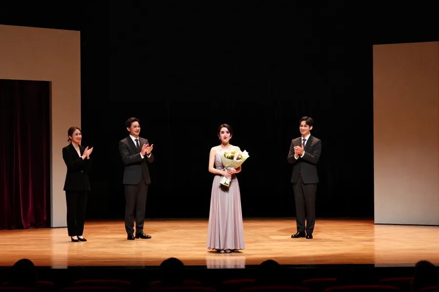 《大龙凤》第三周高潮：何嘉莉台风天连演两场庆生，Elvin“清凉”造型引热议
