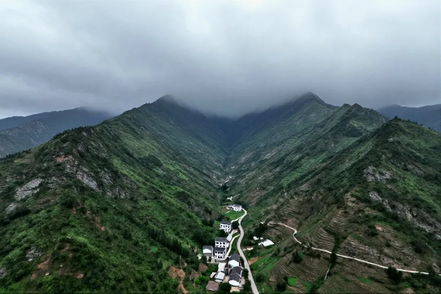 安徽多地触发地质与山洪双重预警，佛子岭水库同步泄洪