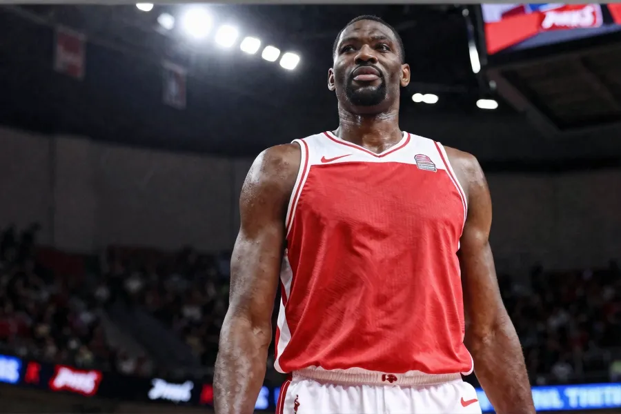 广州龙狮官宣签约美籍中锋摩西·布朗