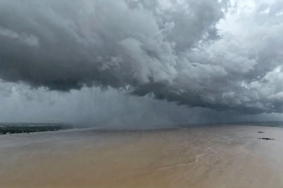 台风停编后河南暴雨红色预警，中东部强降雨持续至15日